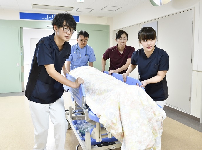 Số ca cấp cứu do sốc nhiệt tại Nhật Bản liên tục lập những kỷ lục mới. (Ảnh: Jiji Press) Số ca cấp cứu do sốc nhiệt tại Nhật Bản liên tục lập những kỷ lục mới. (Ảnh: Jiji Press)