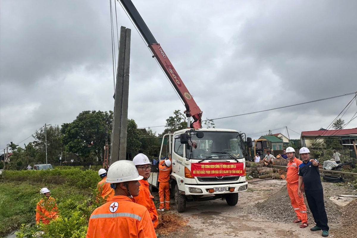 evnnpc da no luc khoi phuc, cap dien tro lai cho 1,6 trieu khach hang hinh anh 1