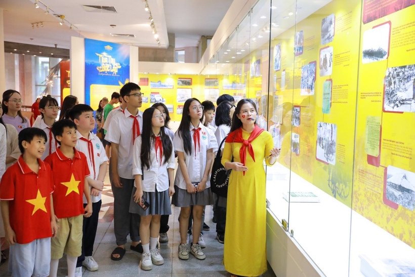 exhibition marks national day with iconic historical artifacts picture 1