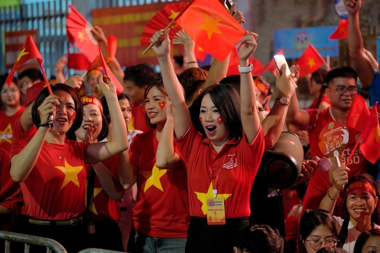 tang 100.000 dong nguoi cho toan dan an tet Doc lap hinh anh 1