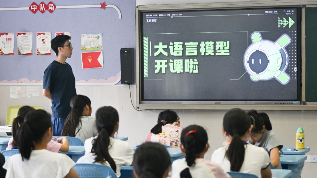 Hàng Châu (Trung Quốc) triển khai chương trình giáo dục AI trong các trường phổ thông