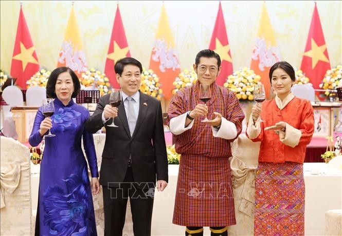 vietnamese state president hosts banquet in honour of visiting bhutanese king picture 1