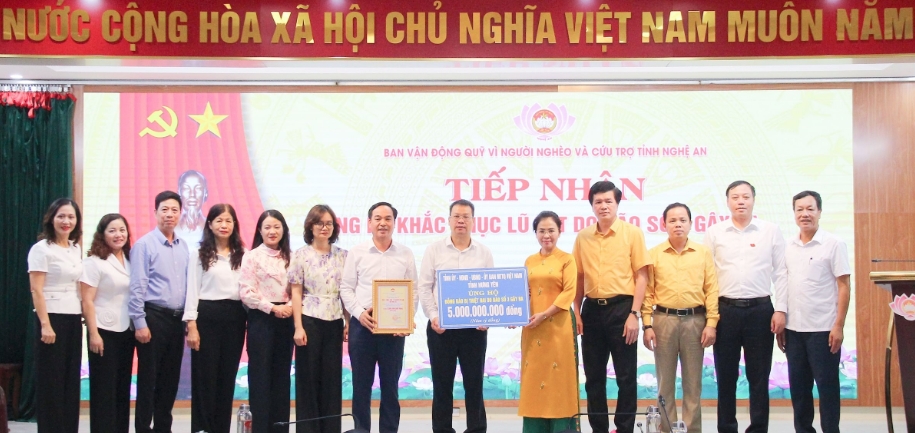 Hơn 141 tỉ đồng ủng hộ người dân vùng lũ Nghệ An