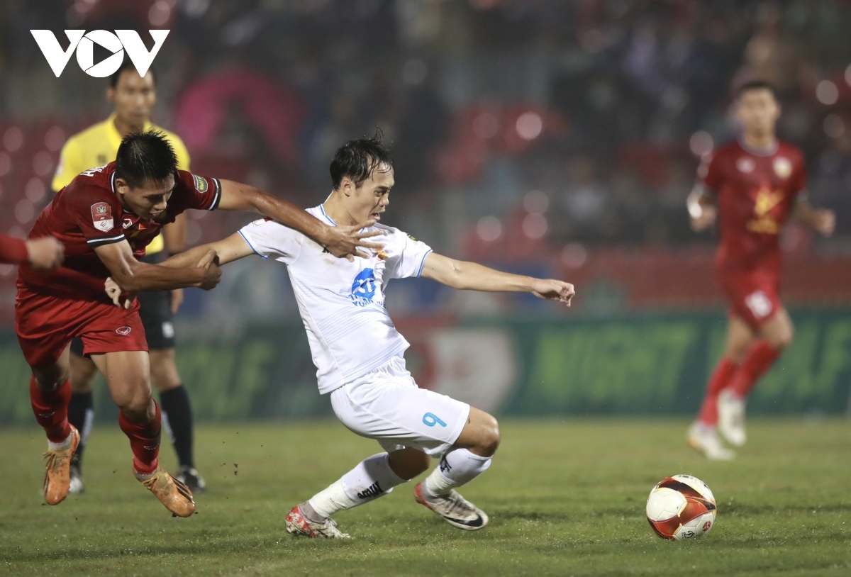 Văn Toàn sẽ nghỉ thi đấu hết lượt đi V-League 2025/2026. Văn Toàn sẽ nghỉ thi đấu hết lượt đi V-League 2025/2026.