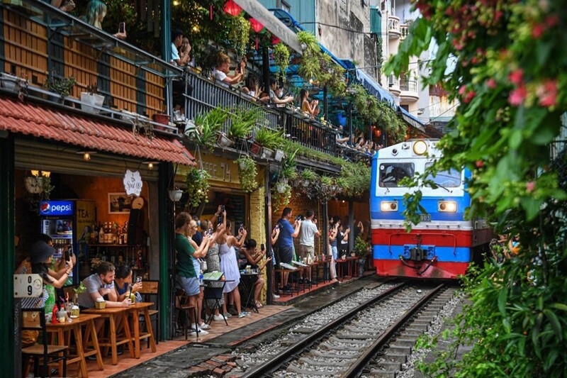 hanoi to offer night city tour on double-decker train picture 1 hanoi to offer night city tour on double-decker train picture 1