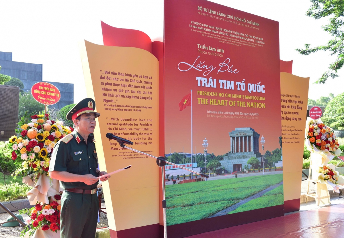 trien lam anh lang bac - trai tim to quoc hinh anh 1