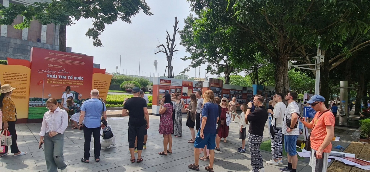 trien lam anh lang bac - trai tim to quoc hinh anh 5