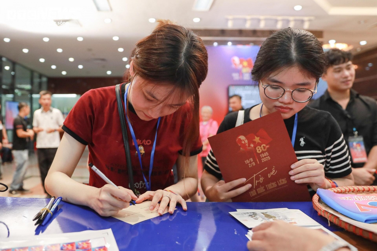 nhung khan gia dau tien trai nghiem tro ve thoi khac thieng lieng hinh anh 10