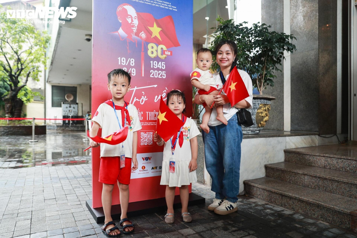 nhung khan gia dau tien trai nghiem tro ve thoi khac thieng lieng hinh anh 12