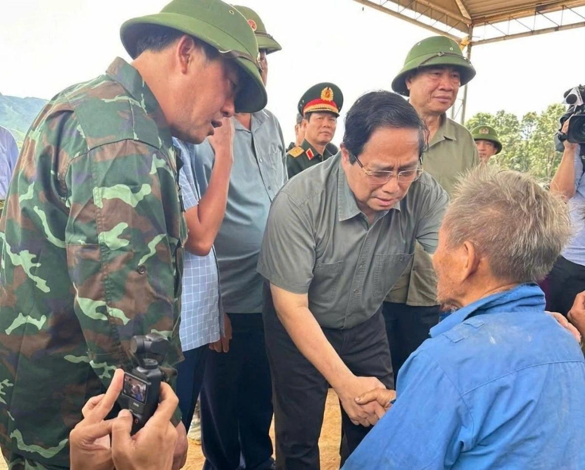 thu tuong phai xay dung nha o cho nguoi dan bi mat nha do thien tai trong thang 9 hinh anh 1