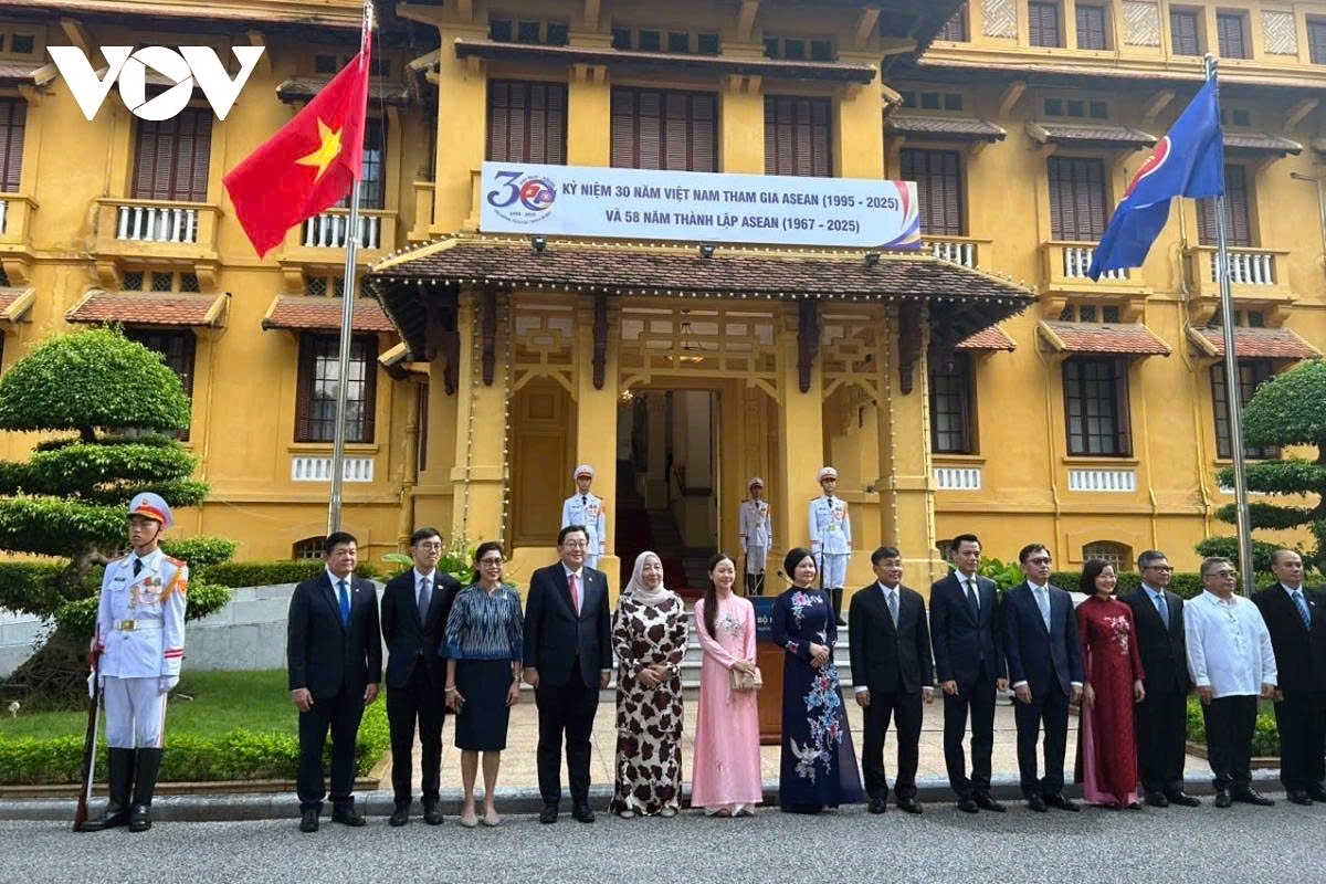 vietnam reaffirms commitment to united, resilient asean community picture 1