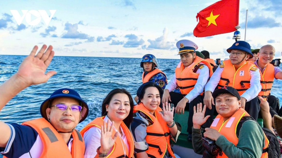 vov giao thong duyen hai Diem tua thong tin cua cu dan ven bien hinh anh 5