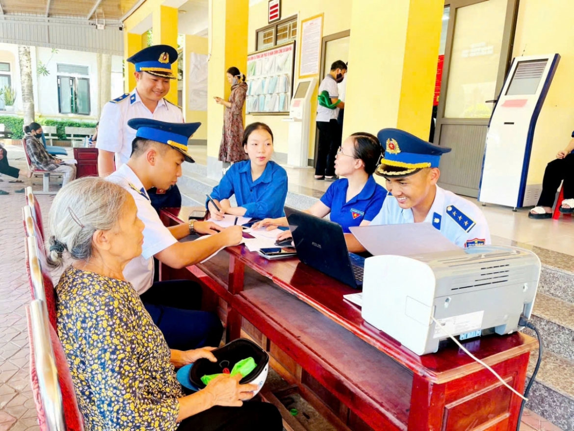 vung canh sat bien 1 lap nhieu thanh tich mung Dai hoi Dang bo canh sat bien lan vi hinh anh 5