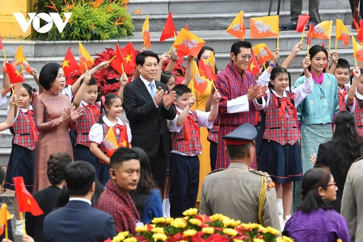 welcome ceremony for bhutanese king and queen on state visit to vietnam picture 1