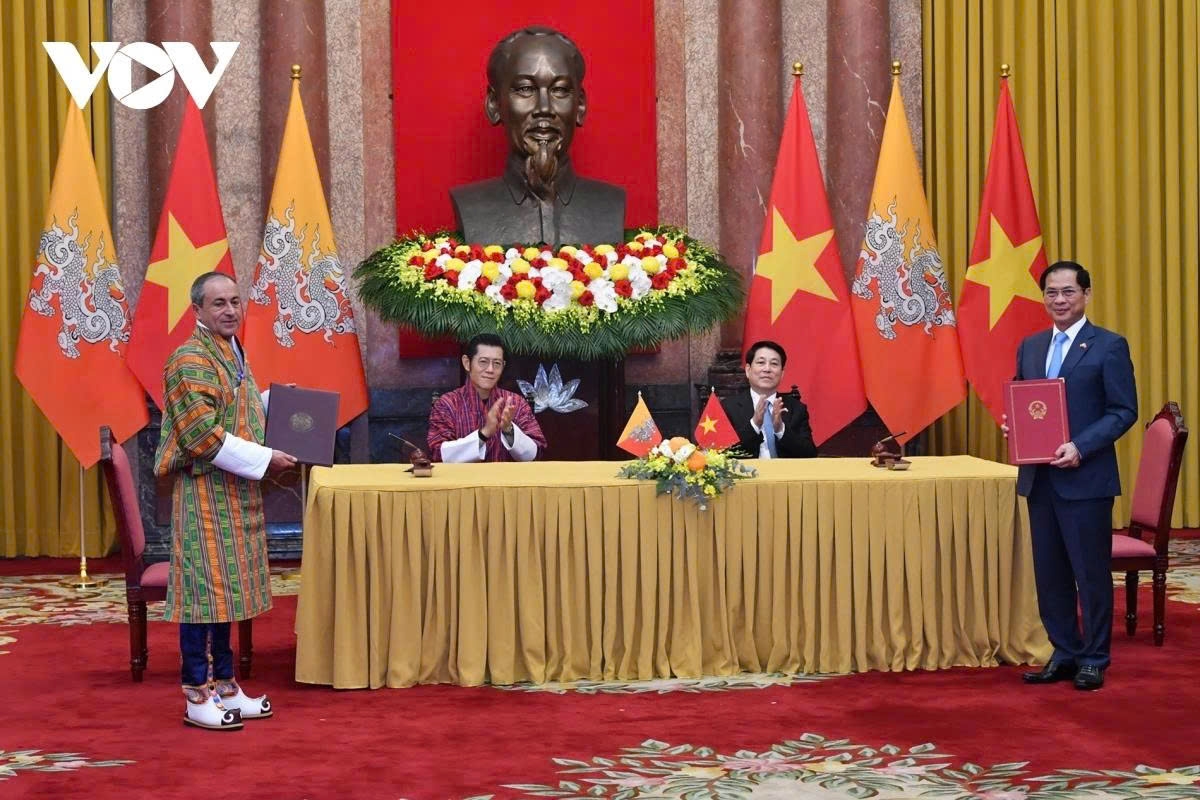 welcome ceremony for bhutanese king and queen on state visit to vietnam picture 11