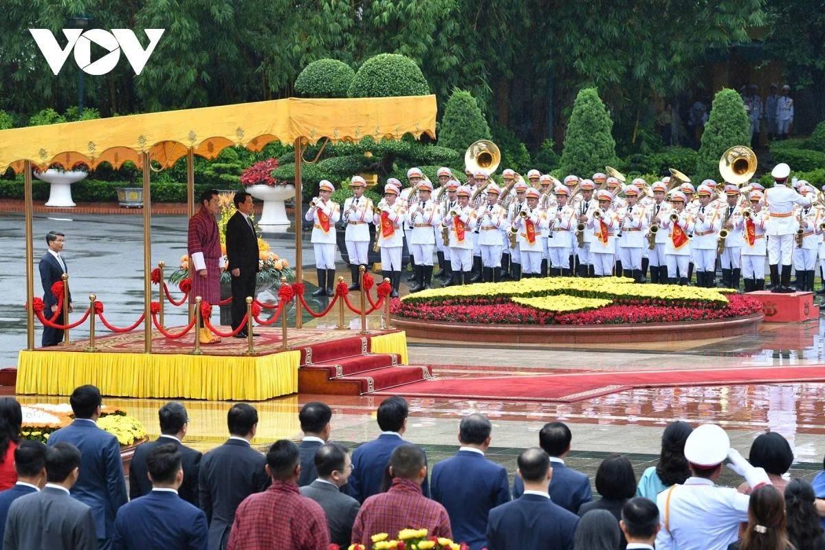 welcome ceremony for bhutanese king and queen on state visit to vietnam picture 2