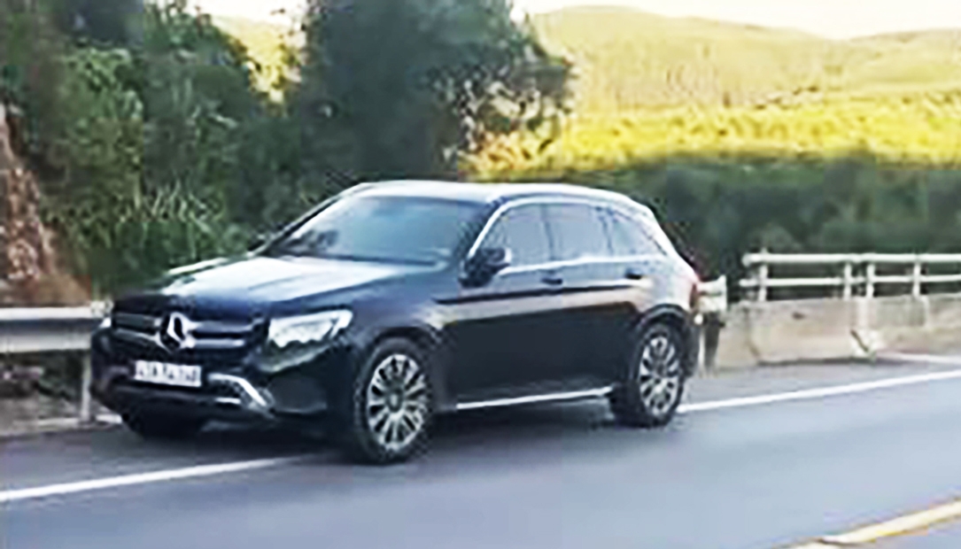 quang tri tam giu bang lai cua tai xe dung xe tren cao toc de cau ca hinh anh 1