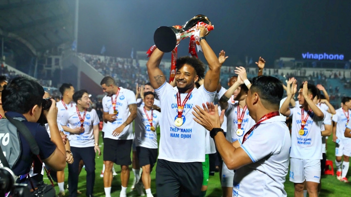 Xuân Son không được CLB Nam Định đăng ký thi đấu tại giai đoạn 1 V-League 2025/2026. Xuân Son không được CLB Nam Định đăng ký thi đấu tại giai đoạn 1 V-League 2025/2026.