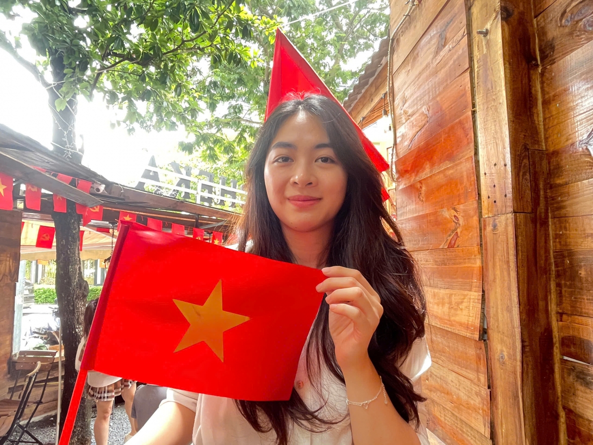 ron rang sac do, gioi tre viet nam gui tron tinh yeu to quoc dip 2 9 hinh anh 3