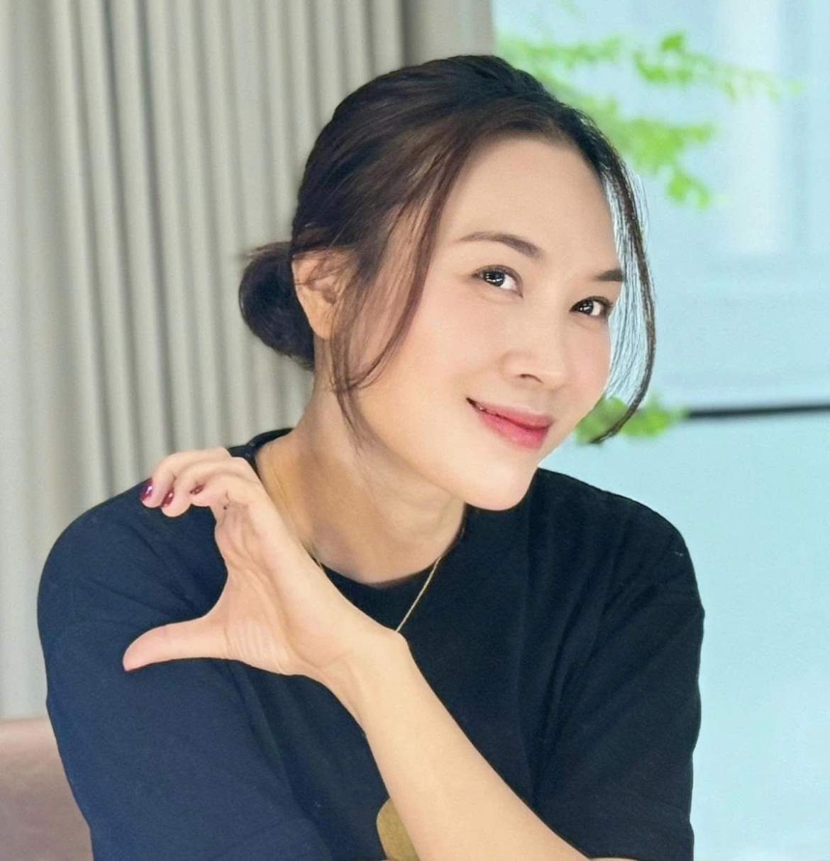 sao viet 14 8 lan phuong dua con gai di hop lop hinh anh 2
