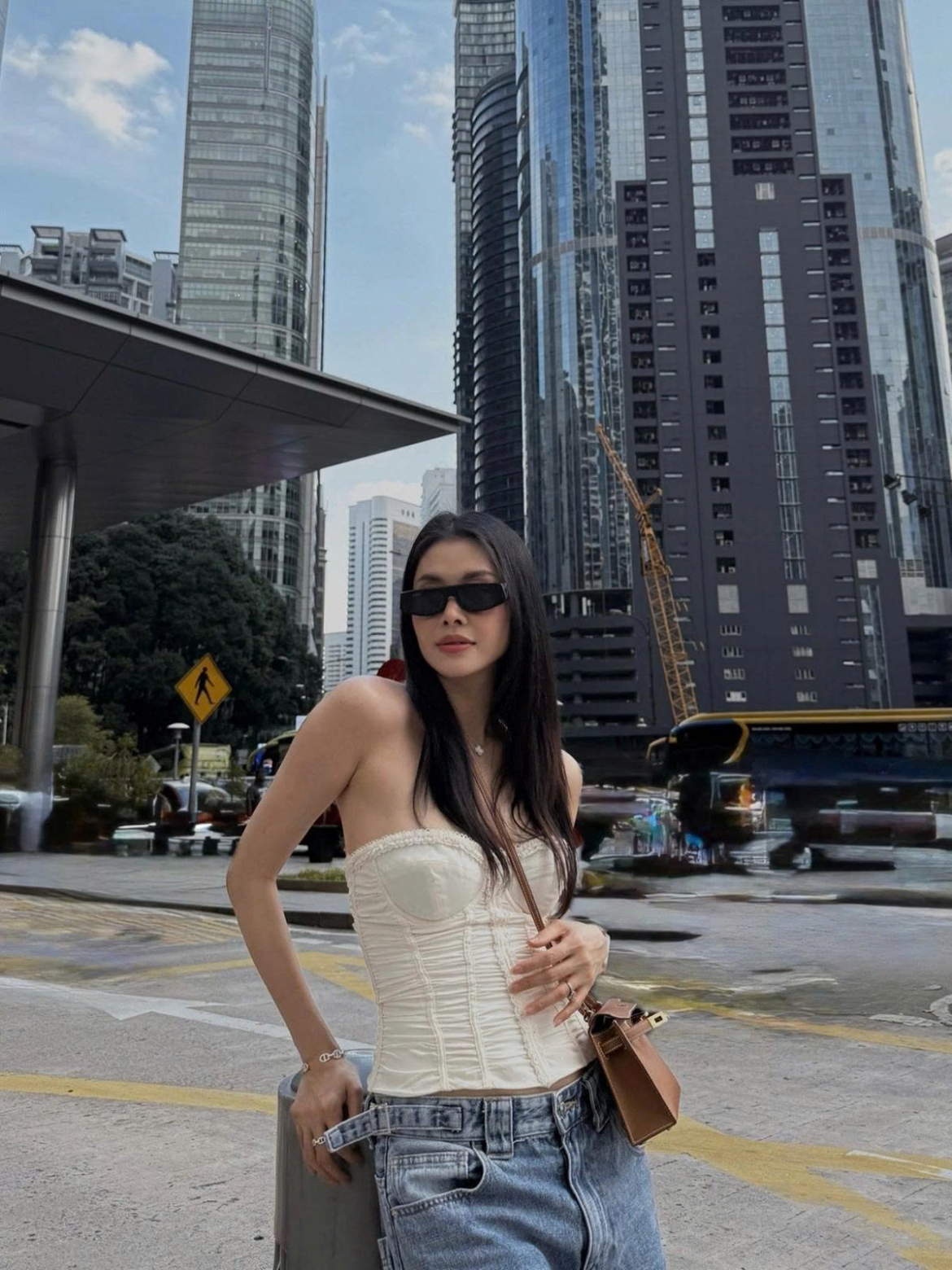 sao viet 14 8 lan phuong dua con gai di hop lop hinh anh 8