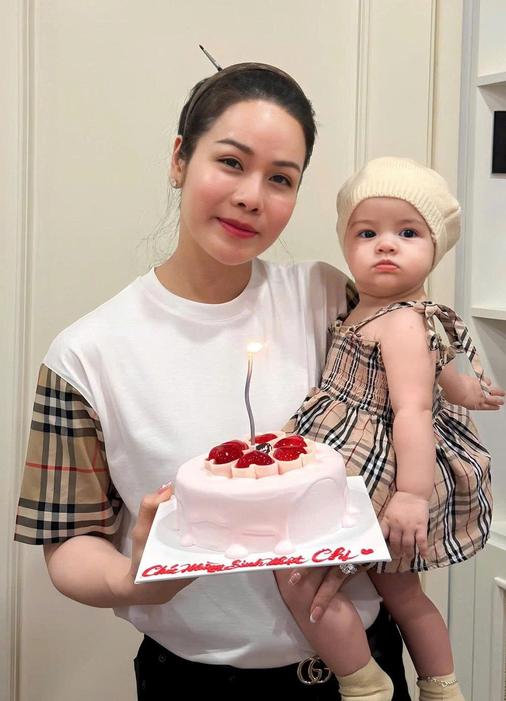 sao viet 18 8 ngo thanh van nhieu dem thuc trang khi nuoi con bang sua me hinh anh 5