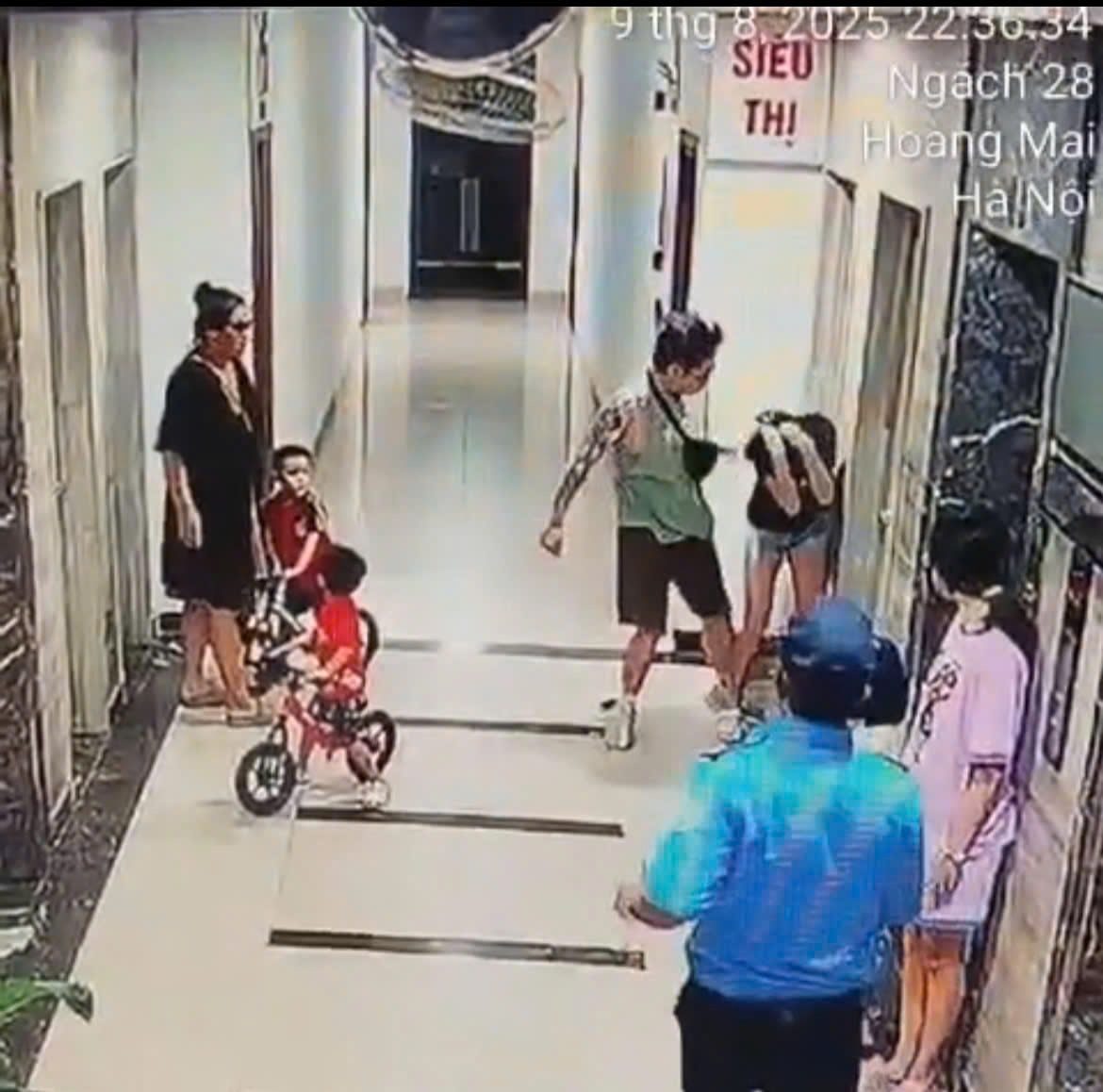 khởi tố, bắt tạm giam đối tượng hành hung dã man người phụ nữ ở chung cư hình ảnh 2 khoi to, bat tam giam doi tuong hanh hung da man nguoi phu nu o chung cu hinh anh 2