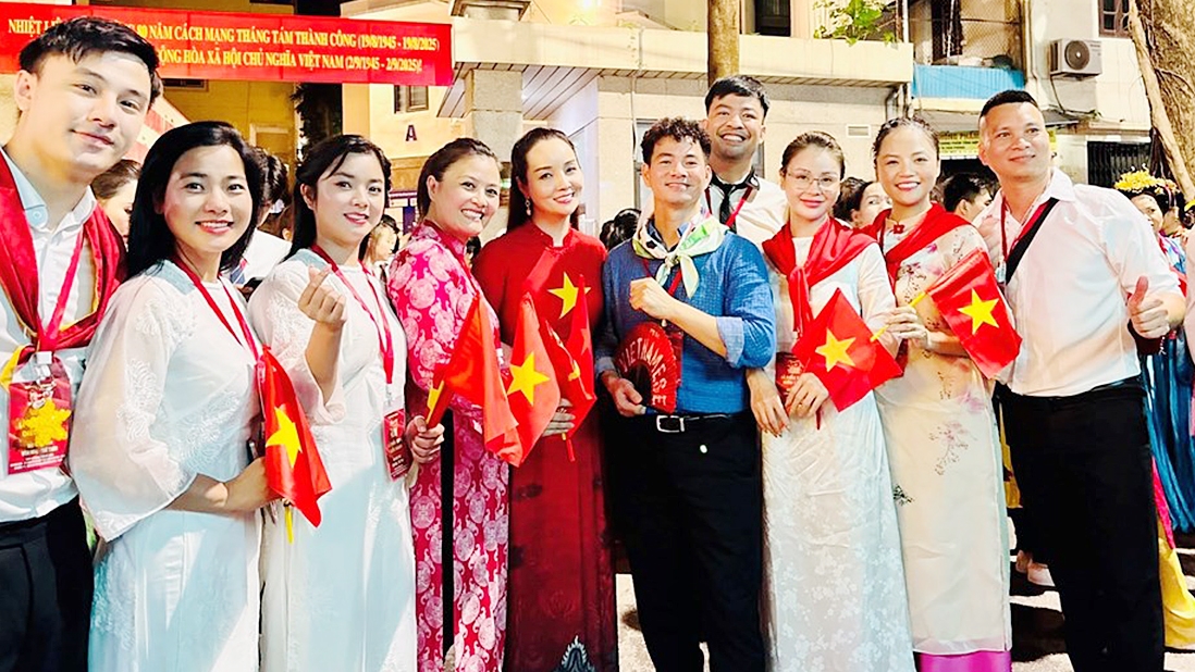 Den vau, hoang thuy linh tham gia dieu hanh Dai le a80 hinh anh 1