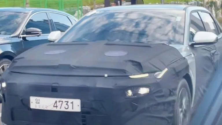 mẫu sedan mới của hyundai gây trang cãi về thiết kế sau khi bắt gặp chạy thử hình ảnh 1 mau sedan moi cua hyundai gay trang cai ve thiet ke sau khi bat gap chay thu hinh anh 1