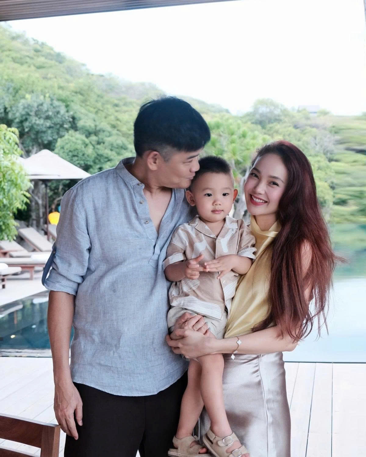sao viet 28 8 huyen lizzie dien ao dai do ruc ro mung quoc khanh 2 9 hinh anh 3