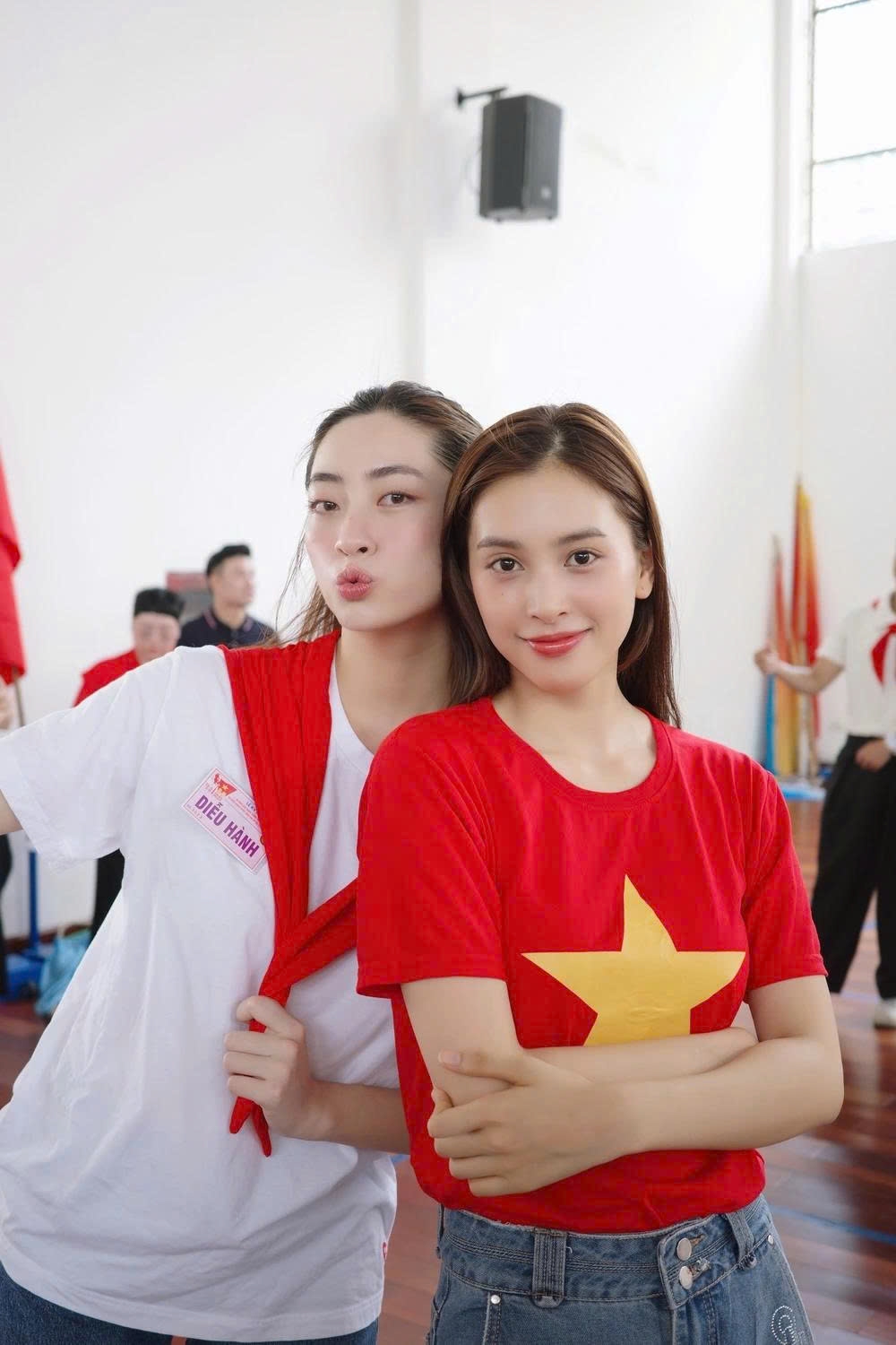 sao viet 29 8 A hau phuong nhi du khai mac trien lam cung nha chong hinh anh 7