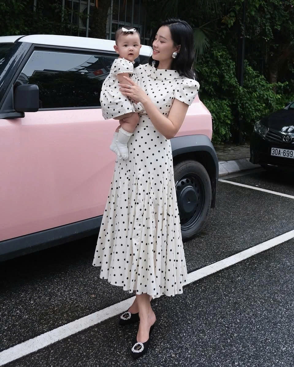 sao viet 30 8 hoa hau ngoc han khoe bung bau trong ta ao dai hinh anh 5