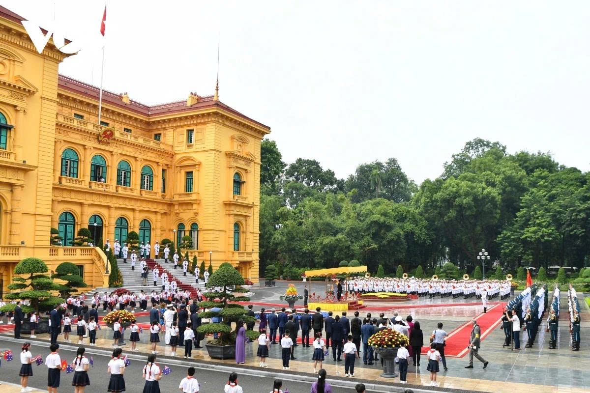australian governor-general sam mostyn warmly welcomed on vietnam visit picture 1