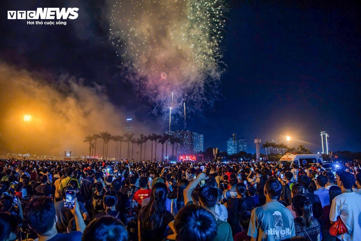 city skies light up with fireworks celebrating vietnam s 80th national day picture 1 city skies light up with fireworks celebrating vietnam s 80th national day picture 1