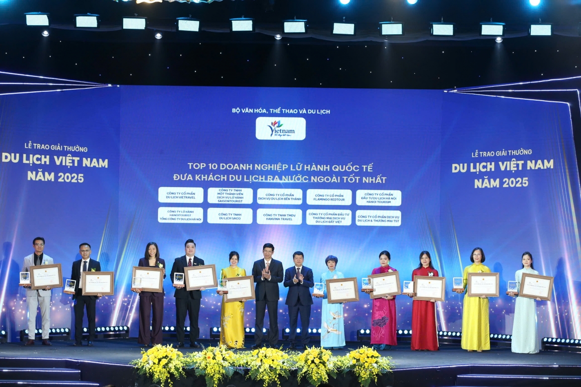 Dat viet tour vinh du nhan 2 giai thuong tai le trao giai thuong du lich viet nam hinh anh 2