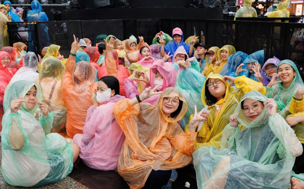 he lo san khau cuc hoanh trang cua bidv music festival, don dan sao khung hinh anh 1
