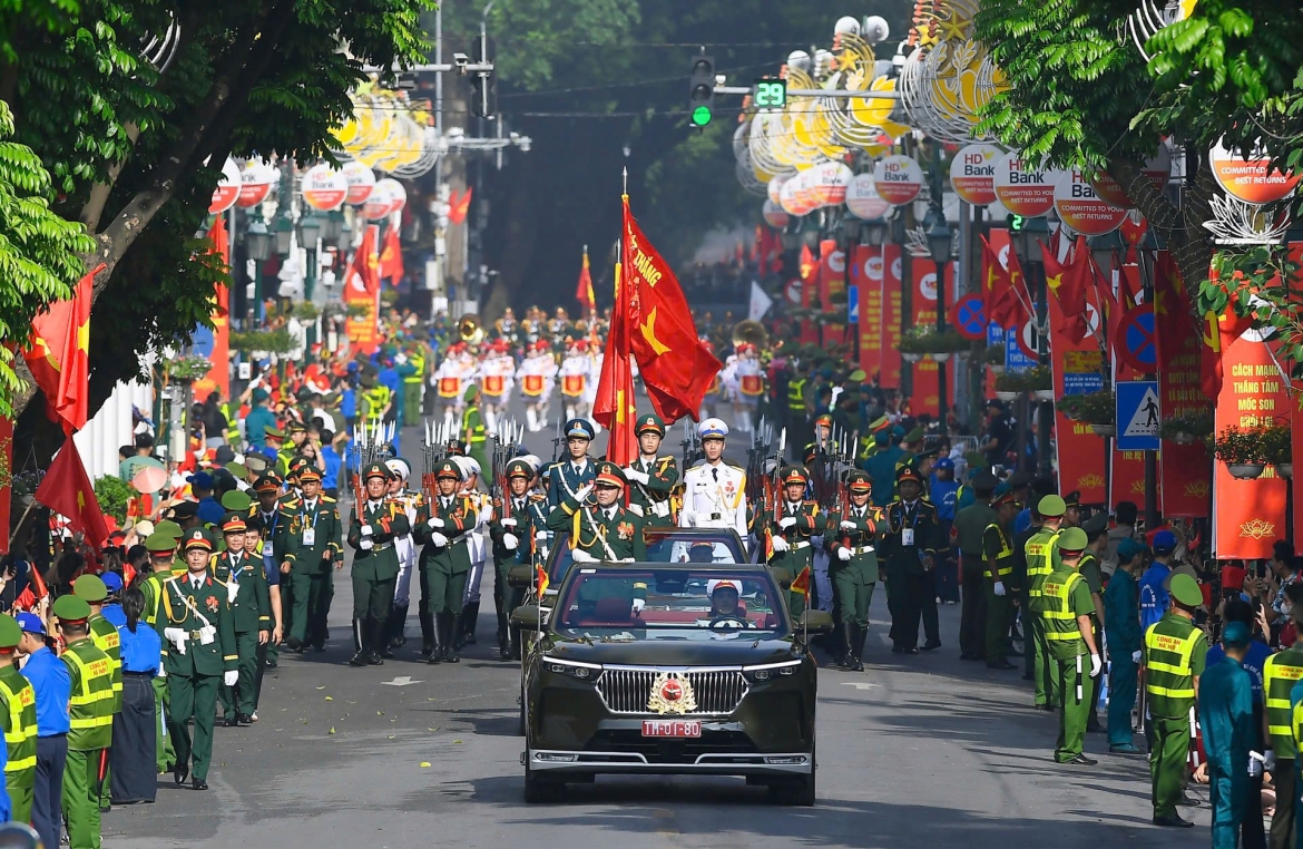 xe dien viet kieu hanh trong doi hinh dieu binh 2 9 khoanh khac tu hao khong the quen hinh anh 1