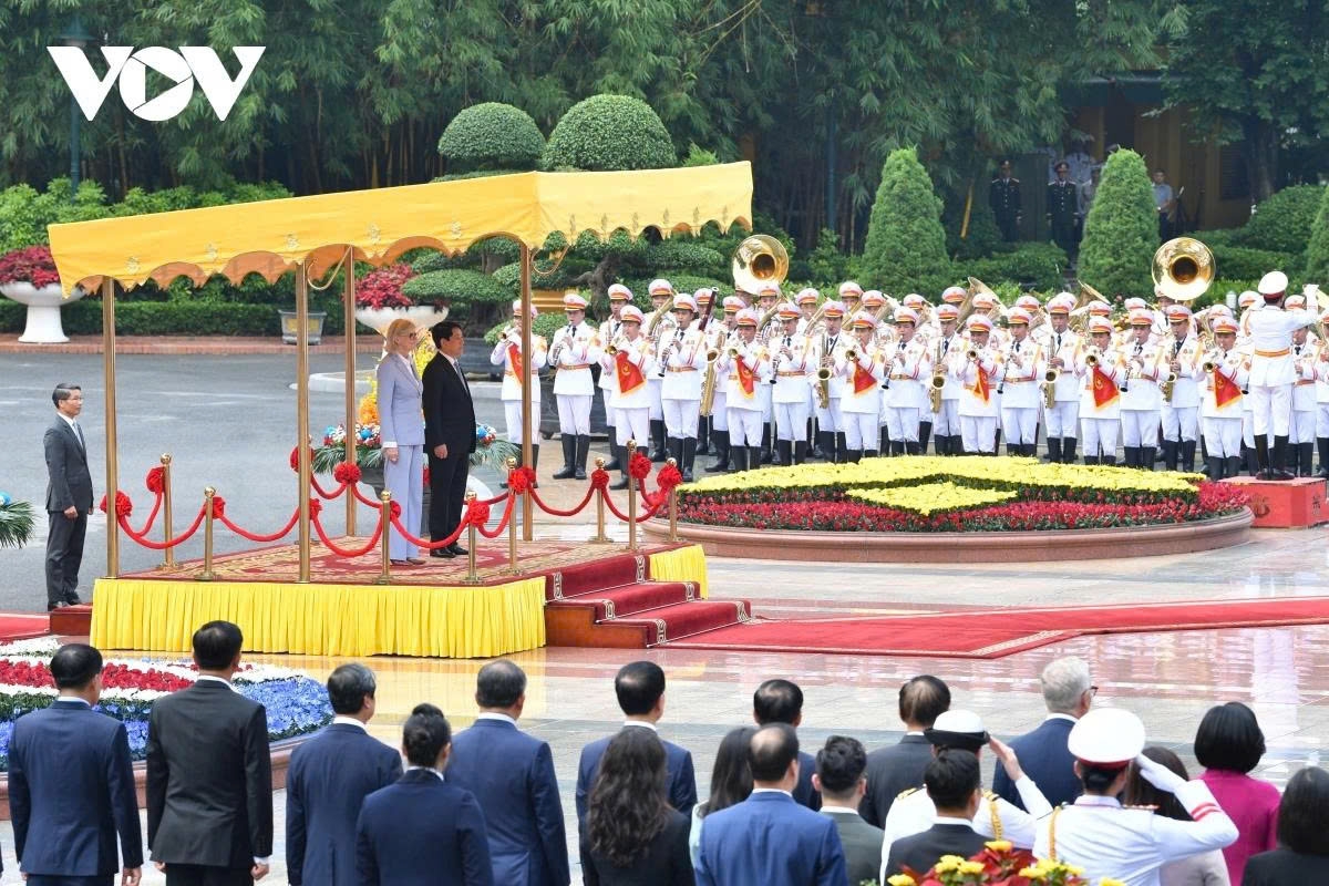 australian governor-general sam mostyn warmly welcomed on vietnam visit picture 2
