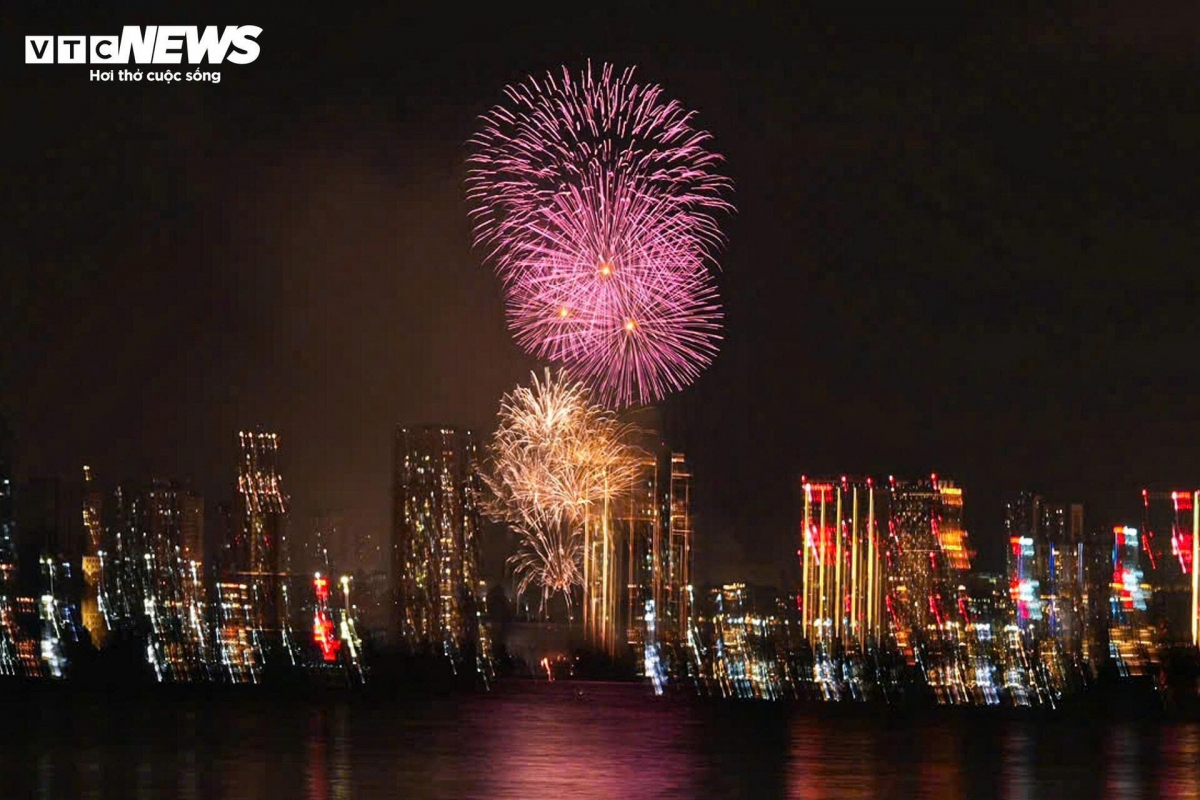 city skies light up with fireworks celebrating vietnam s 80th national day picture 2 city skies light up with fireworks celebrating vietnam s 80th national day picture 2