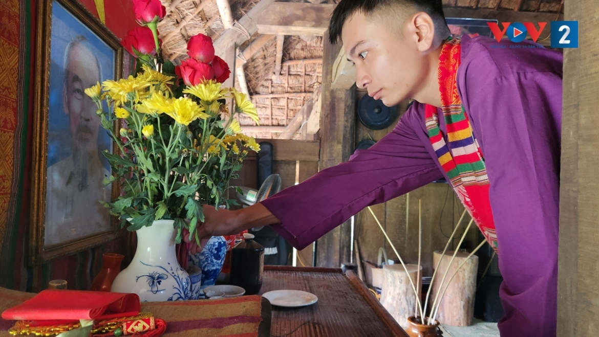 vui le hoi thuong hoa cua dong bao muong tai ngoi nha chung hinh anh 4