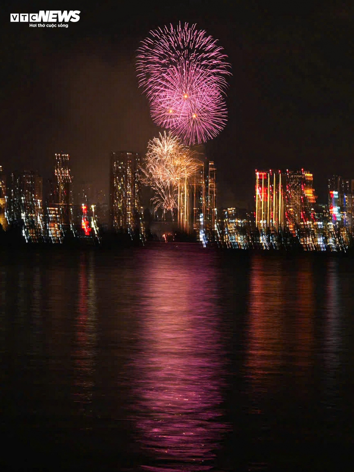 city skies light up with fireworks celebrating vietnam s 80th national day picture 3 city skies light up with fireworks celebrating vietnam s 80th national day picture 3