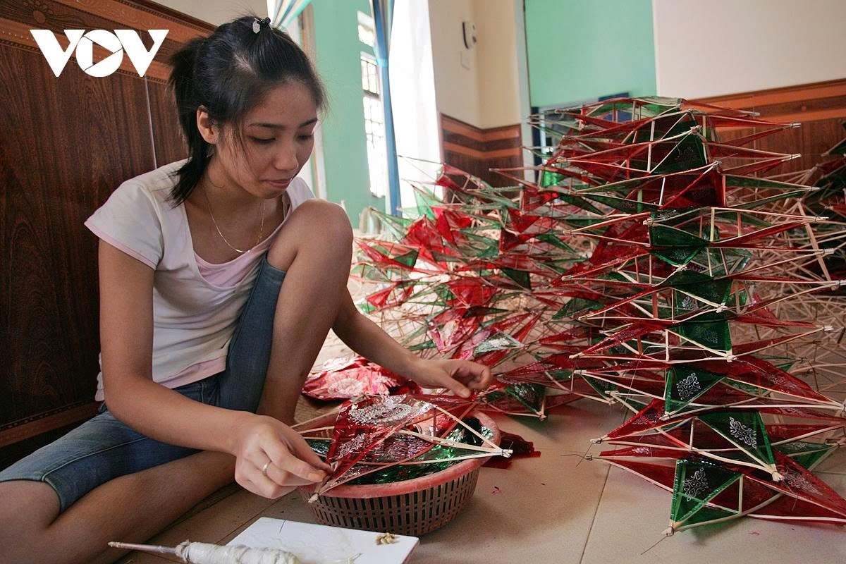 last guardians of traditional mid-autumn festival toys on the outskirts of hanoi picture 3