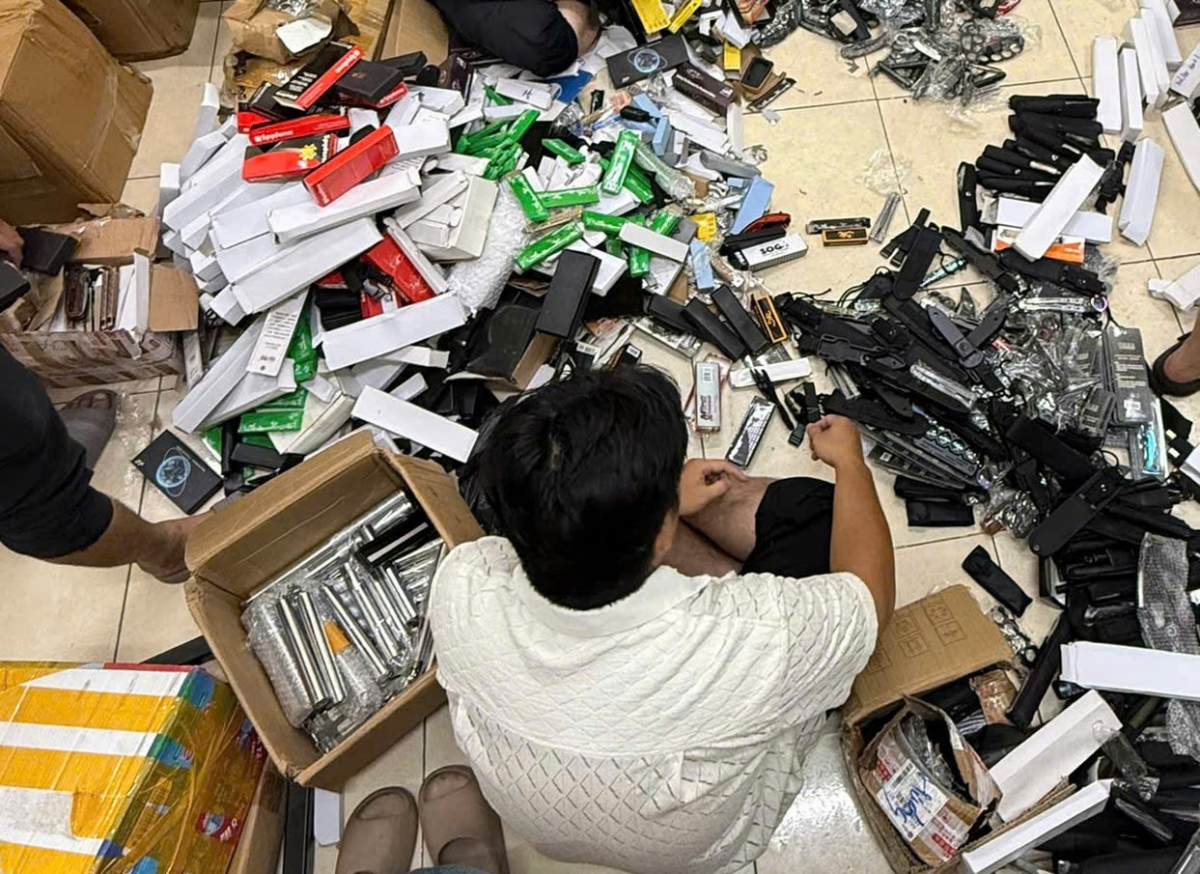 Nóng 24h: Lật tẩy “chợ đen” vũ khí, thu giữ hơn 800 món hàng nguy hiểm