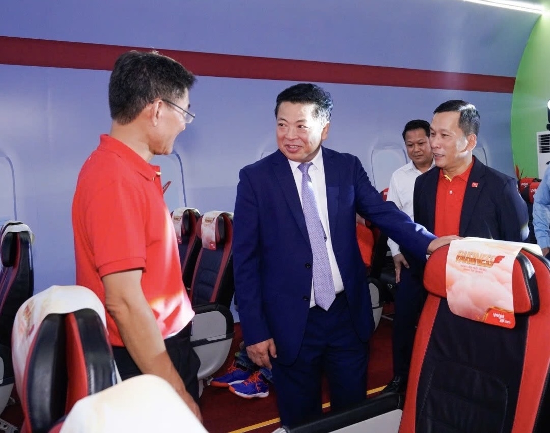 bay cung khat vong viet dau an vietjet tai trien lam thanh tuu viet nam 2025 hinh anh 2