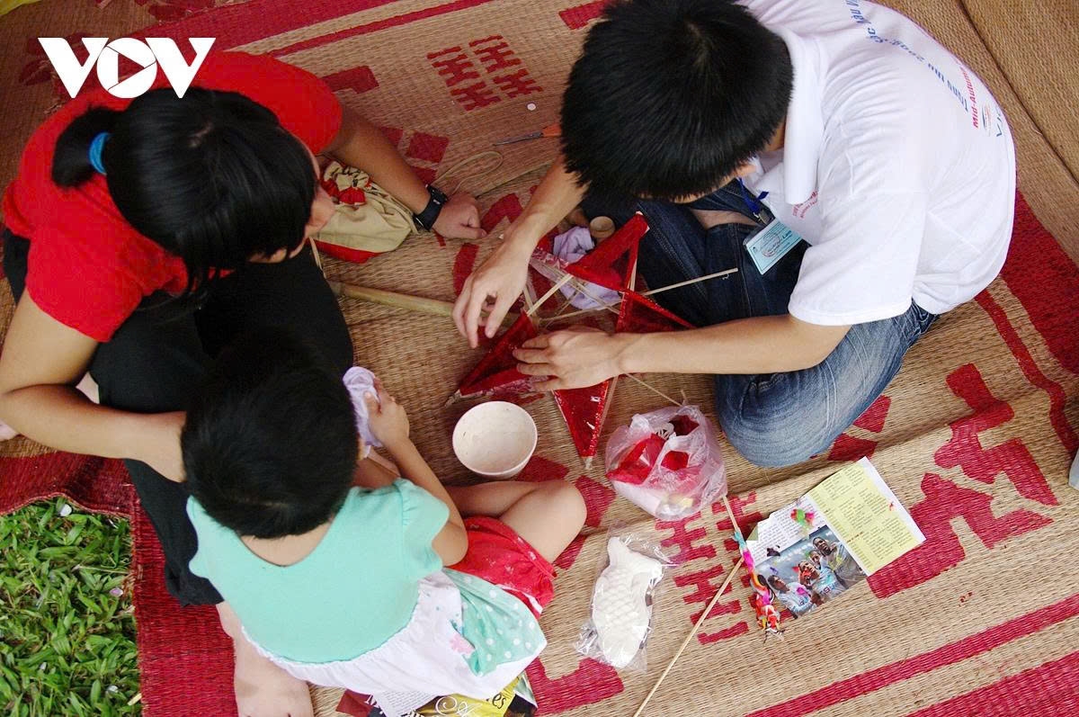 last guardians of traditional mid-autumn festival toys on the outskirts of hanoi picture 5
