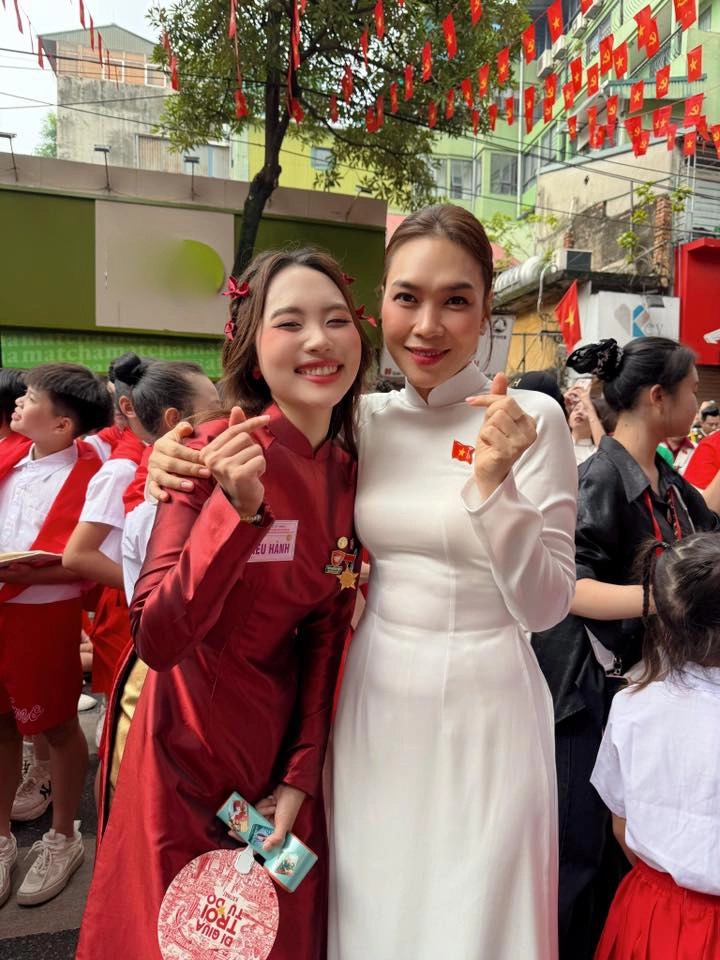 sao viet 5 9 vo chong ngo thanh van mung day thang con gai hinh anh 2