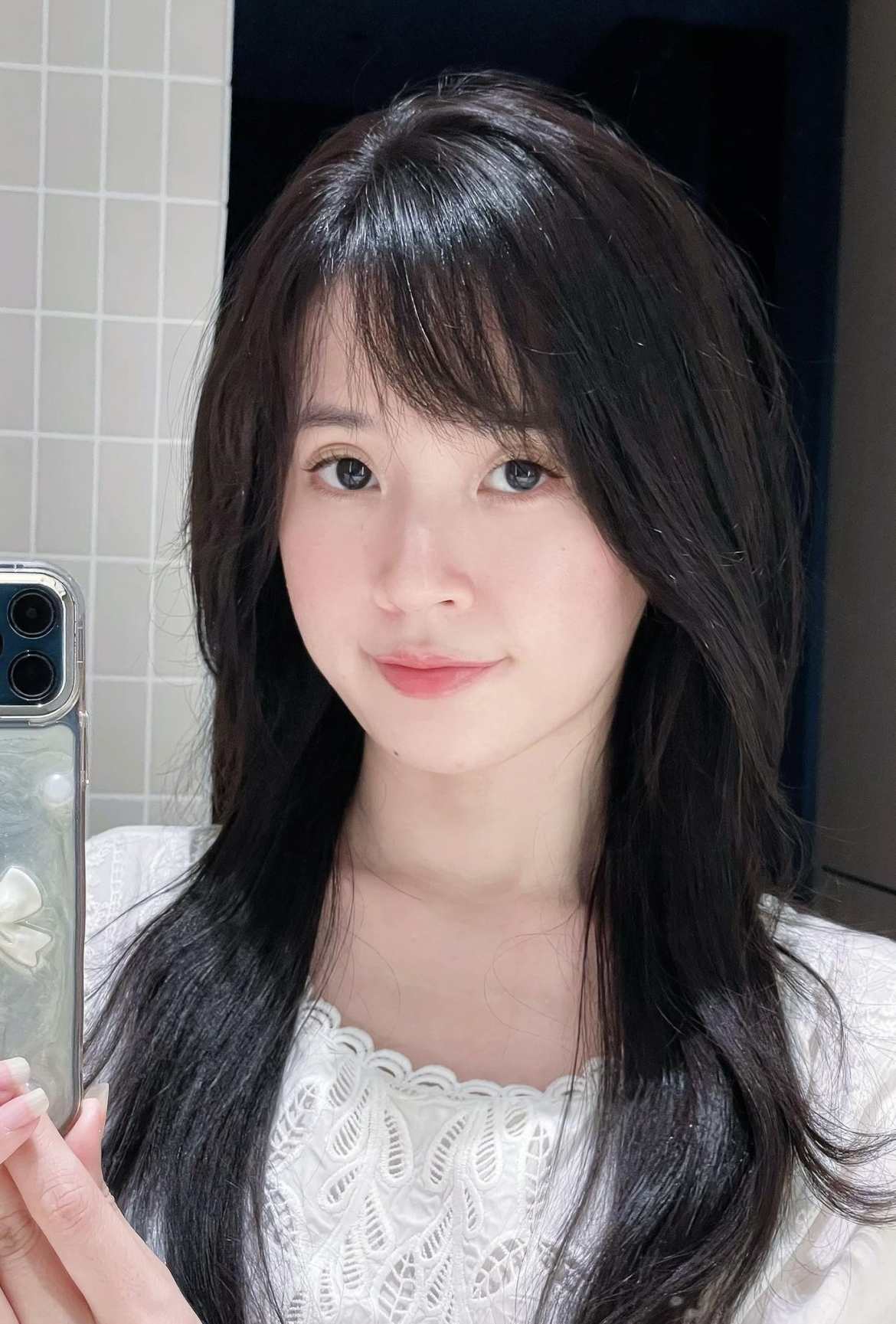 sao viet 12 9 midu duoc khen tre nhu nu sinh voi kieu toc moi hinh anh 1