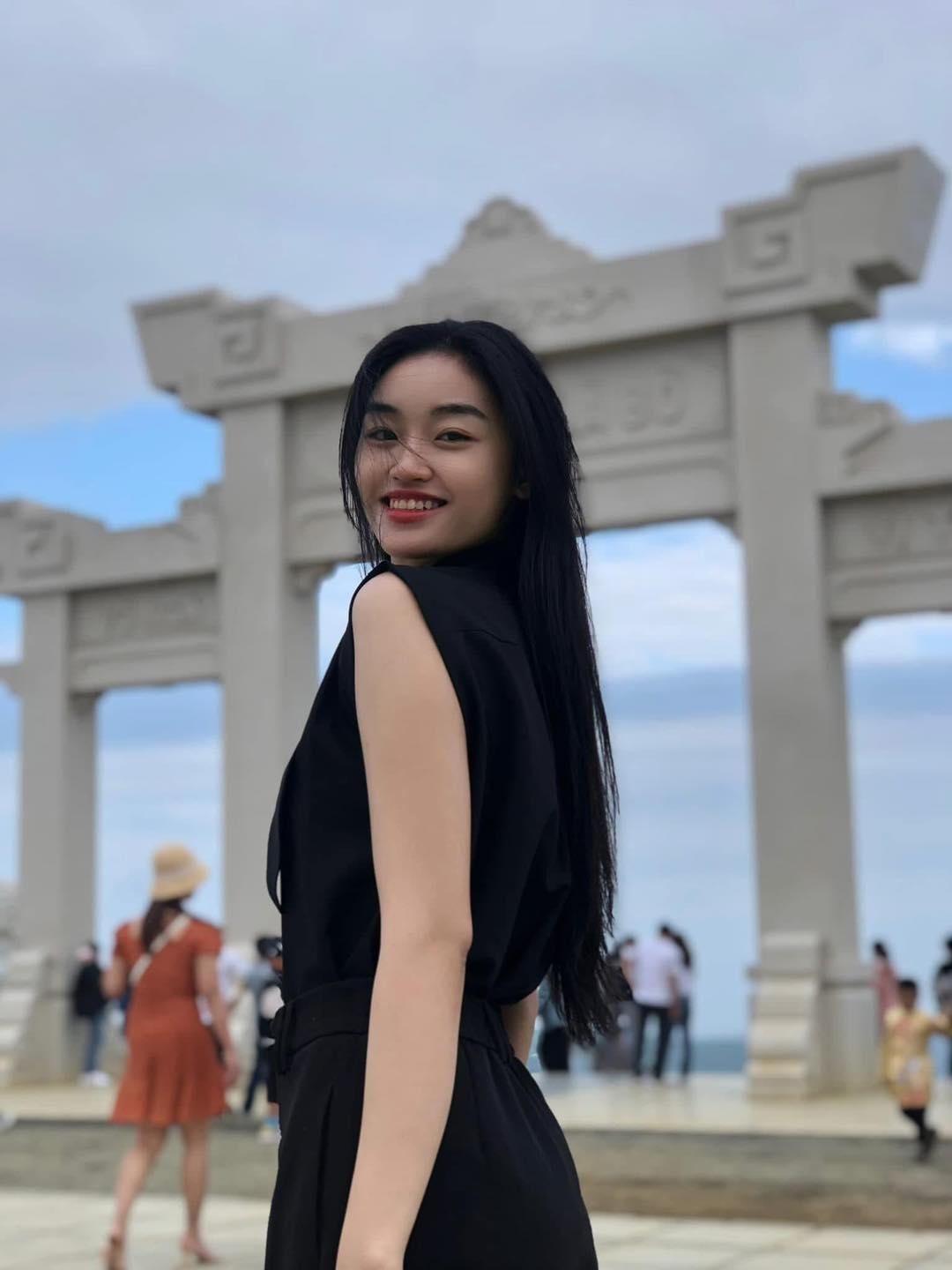 nhan sac doi thuong cua tan miss grand vietnam 2025 nguyen thi yen nhi hinh anh 7