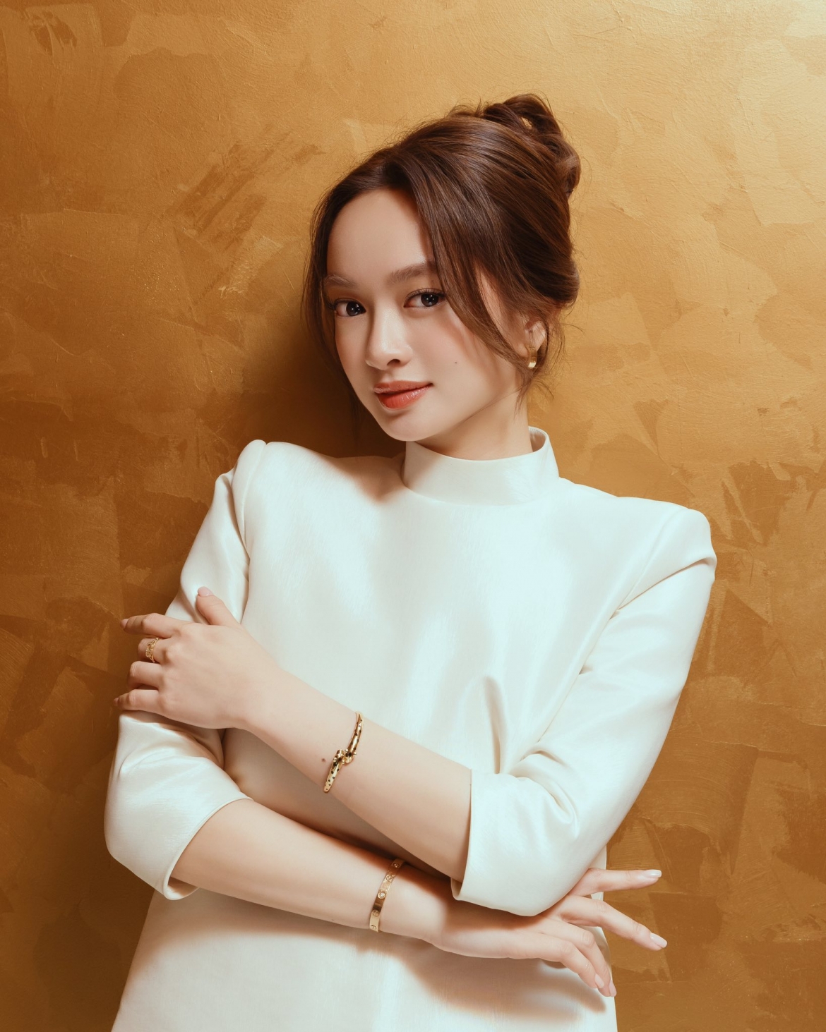 kaity nguyen ngoai hinh nho be khong can tro toi vao vai tiep vien hang khong hinh anh 1