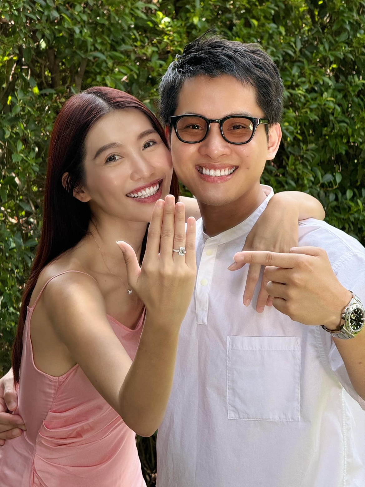 sao viet 23 9 A hau quynh chau dinh hon voi ban trai doanh nhan hinh anh 1